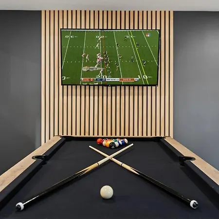 Notre Dame Haus: Pool, Game Room & 5 Min To Campus